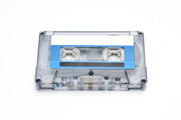 隔離された白い背景の磁気記録のためのヴィンテージコンパクトなオーディオテープ — ストック写真