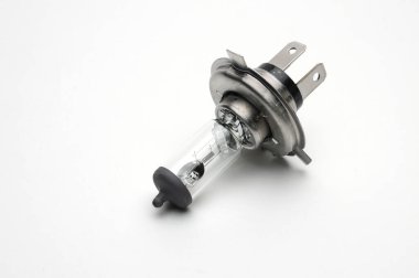 İzole edilmiş beyaz arkaplanda araba için halojen ampul