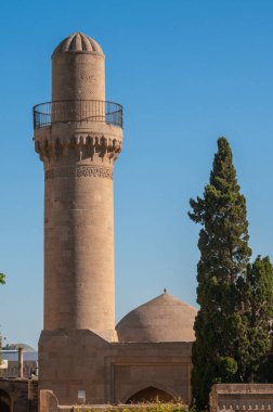 Eski Bakü şehrinde Orta Çağ 'da inşa edilmiş eski bir cami.