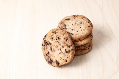 Fındıklı ve çikolatalı kurabiyeler.