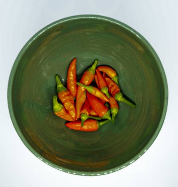 Seramik biber kabında kırmızı biber