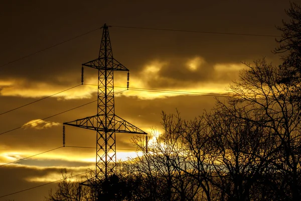 Poste Utilidad Una Puesta Sol Nublada — Foto de Stock