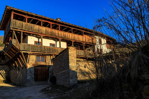 Uitzicht Straat Van Het Oude Bulgaarse Dorp Kovachevitsa — Stockfoto