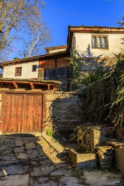 Uitzicht Straat Van Het Oude Bulgaarse Dorp Kovachevitsa — Stockfoto