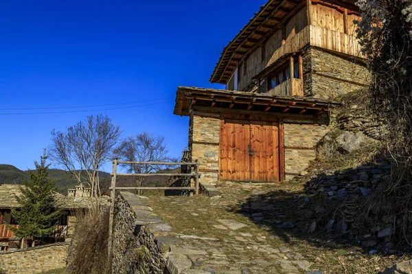 Uitzicht Straat Van Het Oude Bulgaarse Dorp Kovachevitsa — Stockfoto