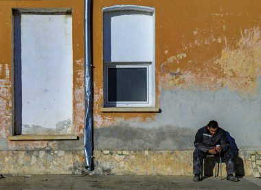 Kunino Köyü, Bulgaristan, 01.09.2020 - Stonemasonluk meslek lisesi manzarası. Mezuniyet taşı işçiliği.