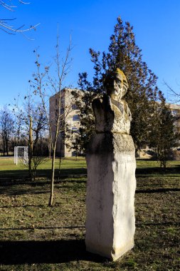 Kunino Köyü, Bulgaristan, 01.09.2020 - Stonemasonluk meslek lisesi manzarası. Mezuniyet taşı işçiliği.