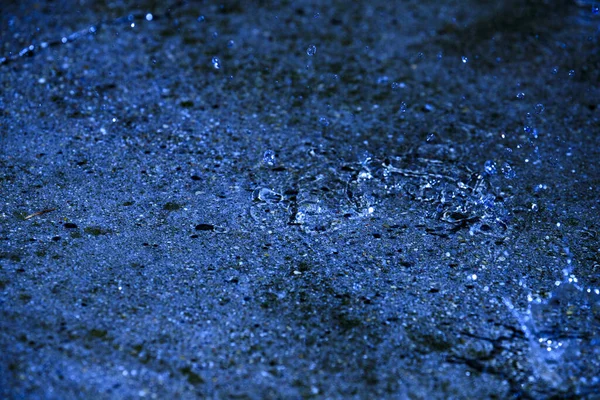 Acque Pozzanghere Gocce Luce Cerchi Blu — Foto Stock
