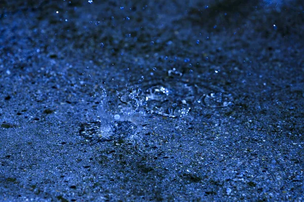 Acque Pozzanghere Gocce Luce Cerchi Blu — Foto Stock