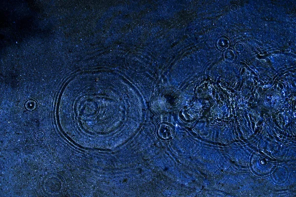 Eau Pudlle Gouttes Lumière Cercles Bleu — Photo