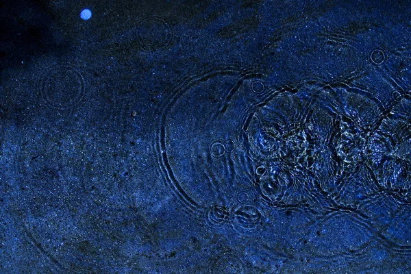 Eau Pudlle Gouttes Lumière Cercles Bleu — Photo