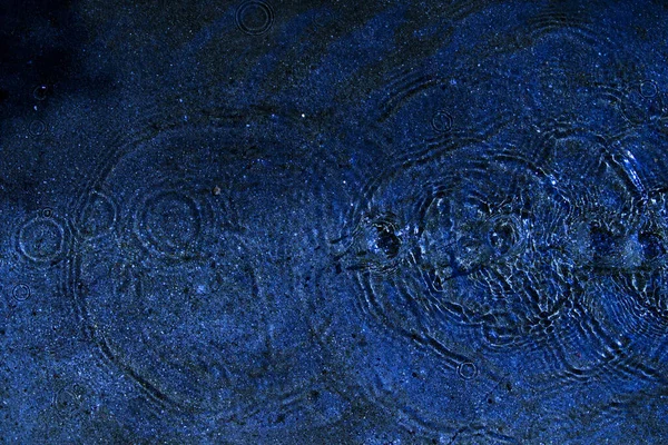 Eau Pudlle Gouttes Lumière Cercles Bleu — Photo