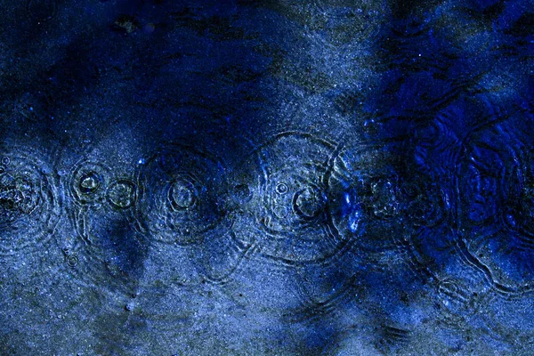 Eau Pudlle Gouttes Lumière Cercles Bleu — Photo