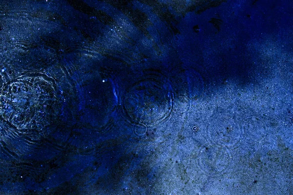 Wody Pudlle Krople Światła Okręgi Kolorze Niebieskim — Zdjęcie stockowe