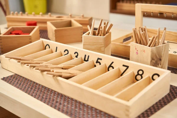 Montessori compter les numéros d'apprentissage des jeux Photos De Stock Libres De Droits