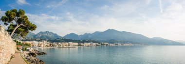 Ligurya Denizi kıyısında Panorama görünümünü. Menton, French Riviera, Fransa.