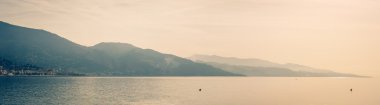 Ligurya Denizi kıyısında Panorama görünümünü. Menton, French Riviera, Fransa.