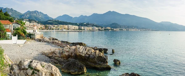 Panoramablick auf die Küste des ligurischen Meeres. menton, französisch riviera, frankreich. — Stockfoto