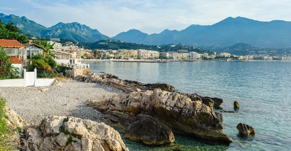 Vista panorámica de la costa del mar de Liguria. Menton, Costa Azul, Francia . —  Fotos de Stock