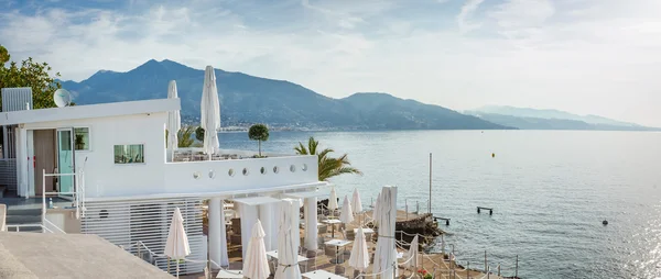 Vista restaurante na praia French Riviera, França — Fotografia de Stock