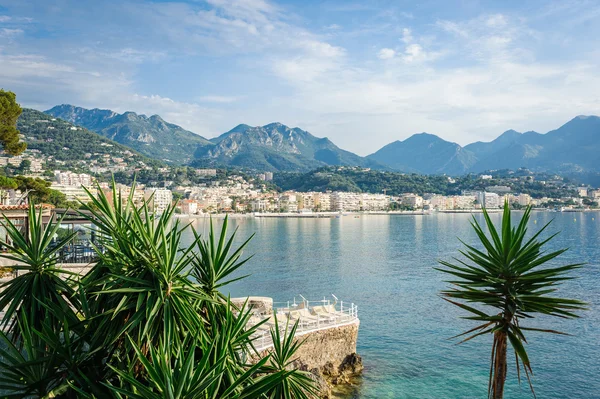 Vue panoramique sur la côte de la mer Ligure. Menton, Côte d'Azur, France . Images De Stock Libres De Droits