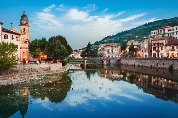 Die antike italienische Stadt dolceaqua. ligurien. — Stockfoto