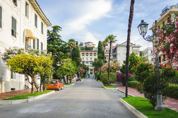 Beautiful blooming street italy — Stock Photo, Image