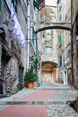 Ventimiglia Antik şehir sokaklarında. İtalya.