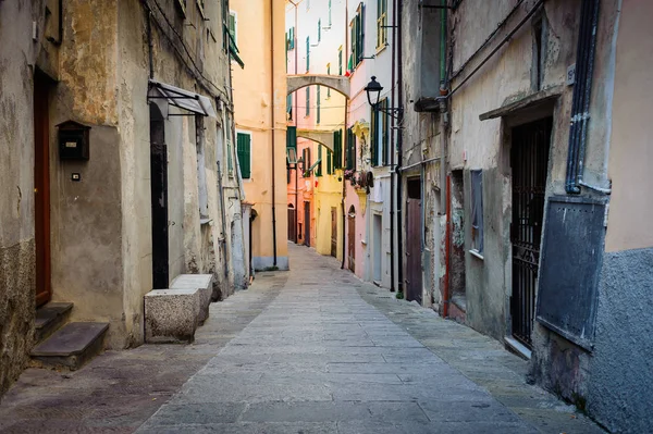 Krásné starobylé ulice italská města — Stock fotografie