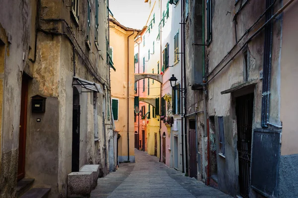 Hermosas calles antiguas de la ciudad italiana — Foto de Stock