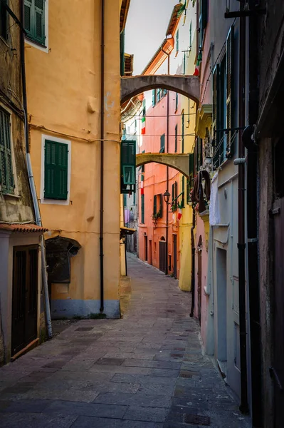 Belas ruas antigas da cidade italiana — Fotografia de Stock