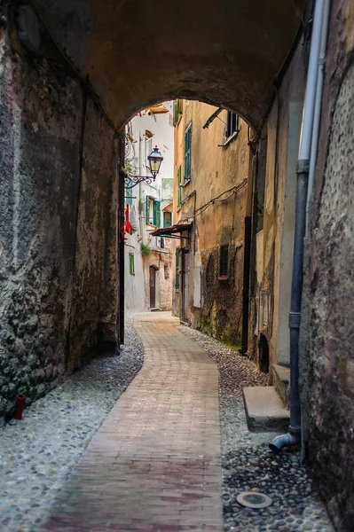 Ventimiglia Antik şehir sokaklarında. İtalya.