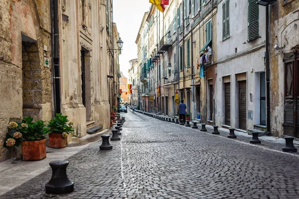 Las calles de la antigua ciudad de Ventimiglia. Italia . — Foto de Stock