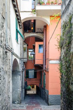 Ventimiglia Antik şehir sokaklarında. İtalya.