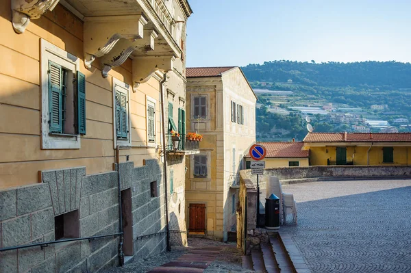 Die Straßen der antiken Stadt Ventimiglia. Italien. — Stockfoto
