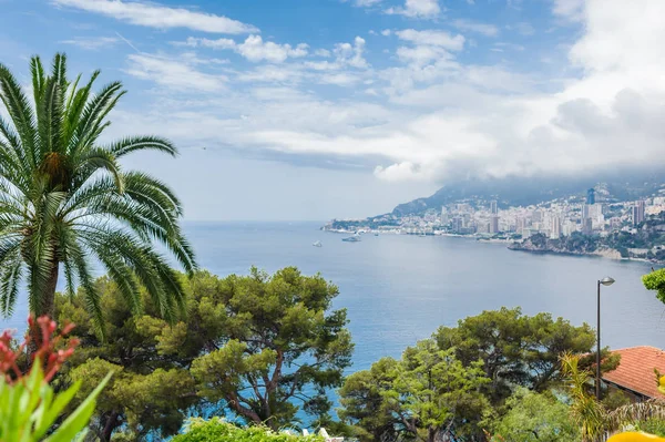 Panoramisch uitzicht van de villa op Monte Carlo. — Stockfoto