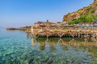Türkiye 'nin Çanakkale ilinin tarihi Assos kentinde sahil. 
