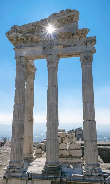 Pergamon Antik Şehir, Beyaz Sütunlar ve Güneş, Bergama, İzmir