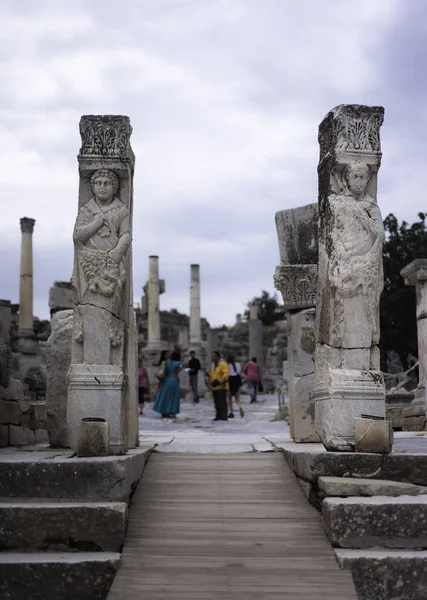 Mensen Bezoeken Oude Ruïnes Efeze Historische Oude Stad Selcuk Izmir — Stockfoto