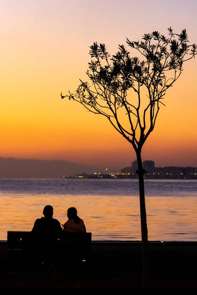 Junges Paar Strand Izmirs Küste Bei Sonnenuntergang — Stockfoto