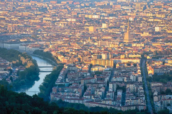 Turin (Torino) panorama adlı gündoğumu Mole Antonelliana ile — Stok fotoğraf