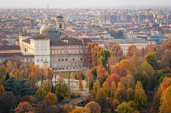 Torino (Torino) Palazzo Reale e Giardini Reali in autunno — Foto Stock