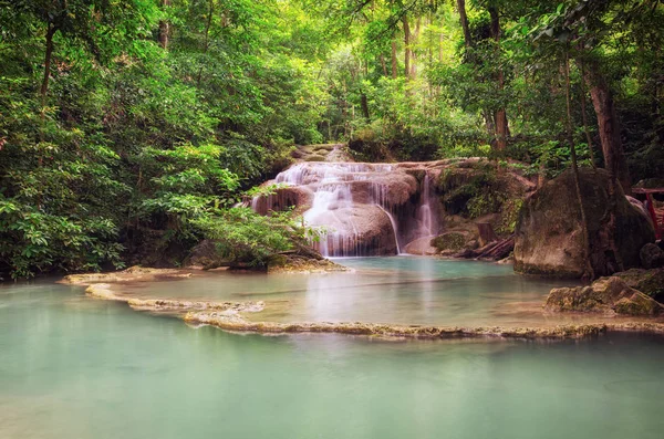 Cachoeiras Erawan (Tailândia) atmosfera de fadas — Fotografia de Stock