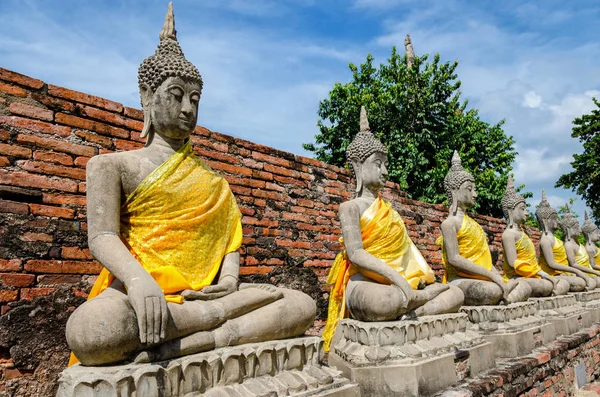 Ayutthaya (Tayland), eski bir tapınak kalıntıları Buda heykelleri — Stok fotoğraf