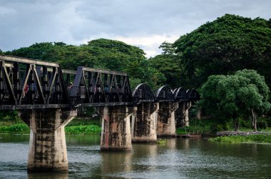 Kanchanaburi (Tayland), köprünün Kwai Nehri üzerinde