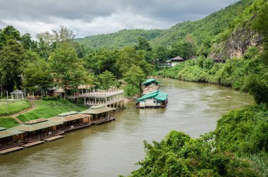 Tayland doğal görünümü Kwai Nehri ve peyzaj