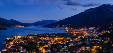 Lago di Como (Como Gölü) yüksek tanımlı panorama adlı mavi saat
