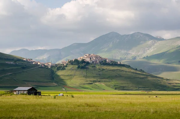 Кастелюччо ді Норсія Umbria scenic view Стокове Фото