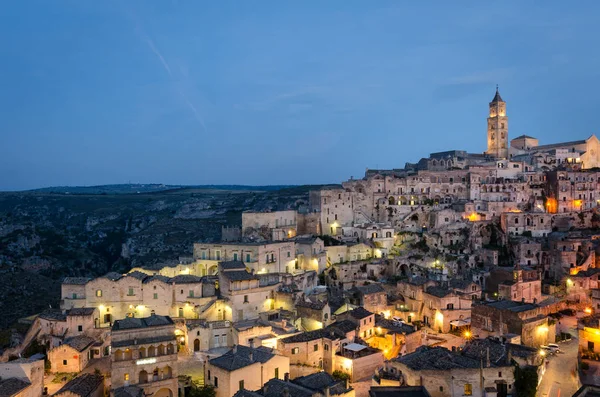 Matera (Basilicata Italië) Sasso Barisano in schemerlicht — Stockfoto
