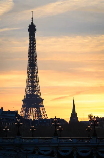 Parijs Eiffeltoren bij zonsondergang — Stockfoto
